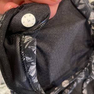 Lululemon sports bra size 4